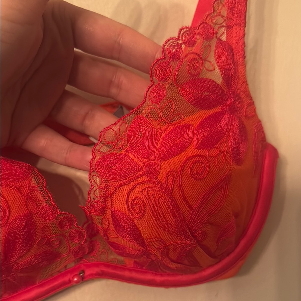 Victoria's Secret Red and Orange Lace Bra with Underwire - Picture 3 of 4